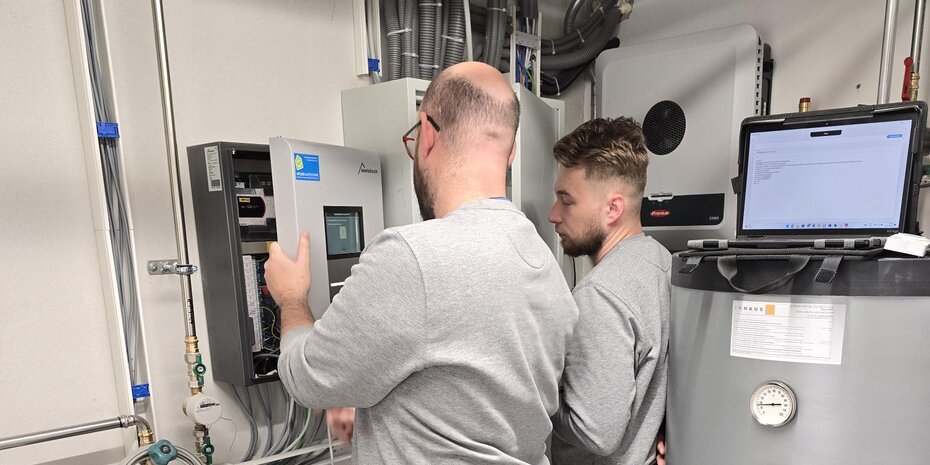 Fachgerechte Einstellung einer bösch Wärmepumpe durch den bösch Werkskundendienst – optimale Vorbereitung für den effizienten Betrieb.