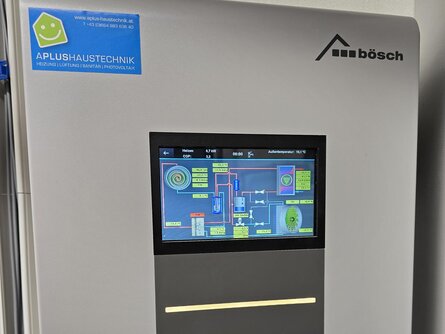 Zentrale Regelung der bösch Wärmepumpe MOZART: Der Wärmepumpenmanager überwacht und optimiert den Heizbetrieb.