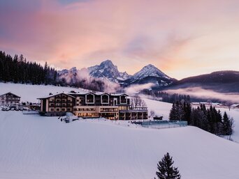 Neu errichtetes Berghotel in alpiner Lage mit energieeffizienter Haustechnik von bösch für nachhaltige Heizungs-, Lüftungs- und Klimalösungen sowie ganzjährige Wohlfühlatmosphäre. | © what if media