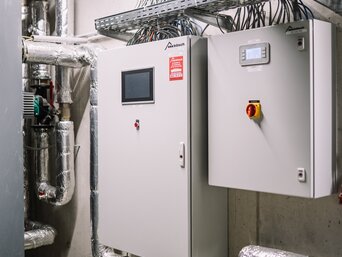 Regelungstechnik von bösch zur bedarfsgerechten Steuerung von Lüftungs- und Kälteanlagen für maximalen Komfort und minimalen Energieverbrauch. | © what if media