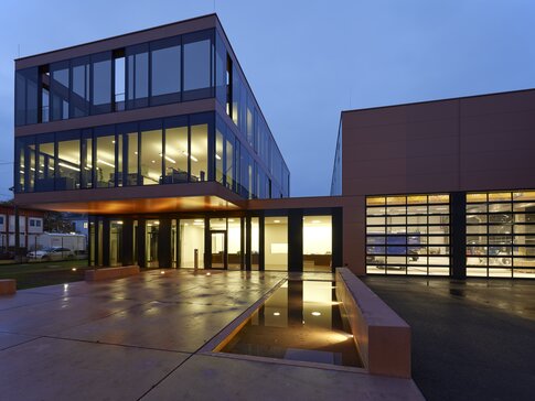 © Ebenhofer Walter Moderne Regelungstechnik von bösch im prämierten Blue Building von Peter Blau. | © Ebenhofer Walter